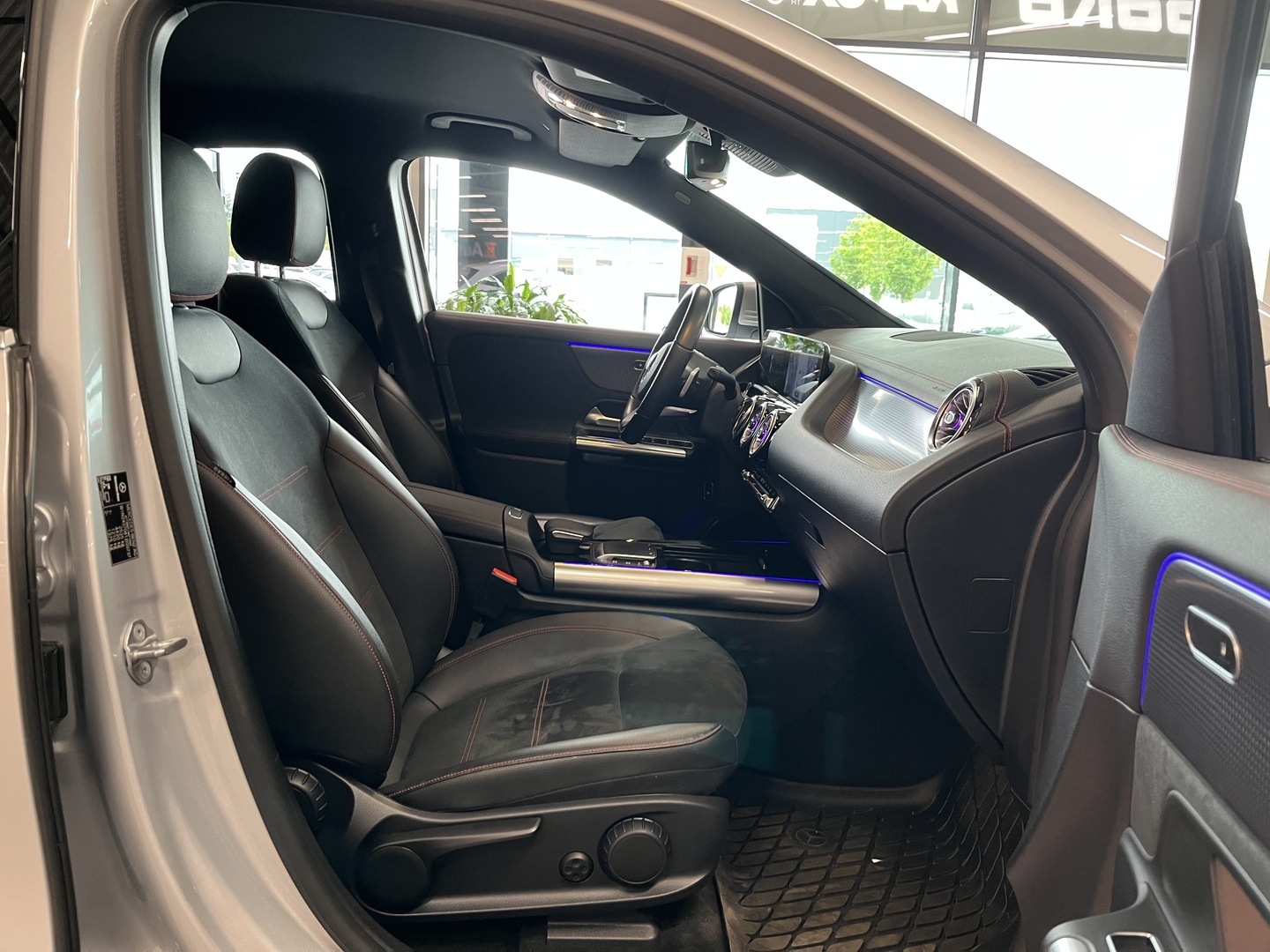 MERCEDES-BENZ EQA 2022