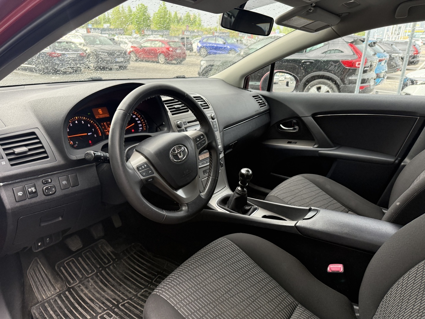 TOYOTA Avensis 2010