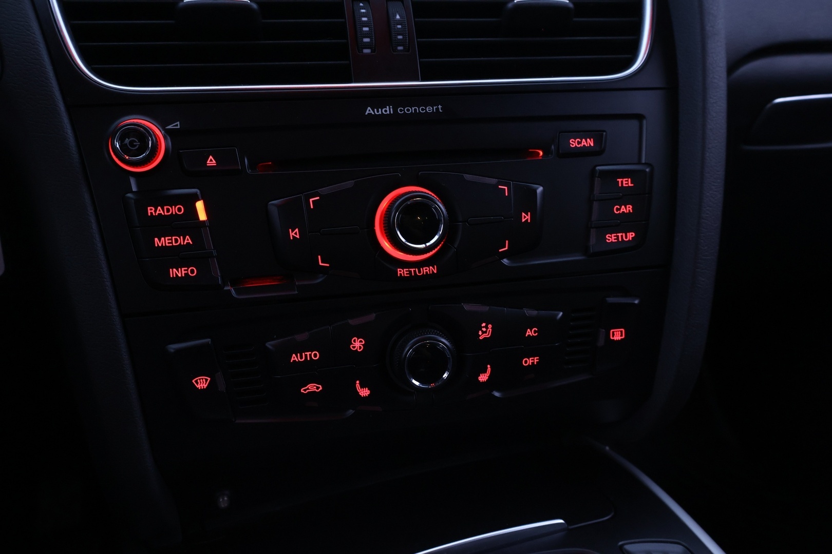 AUDI A4 2012