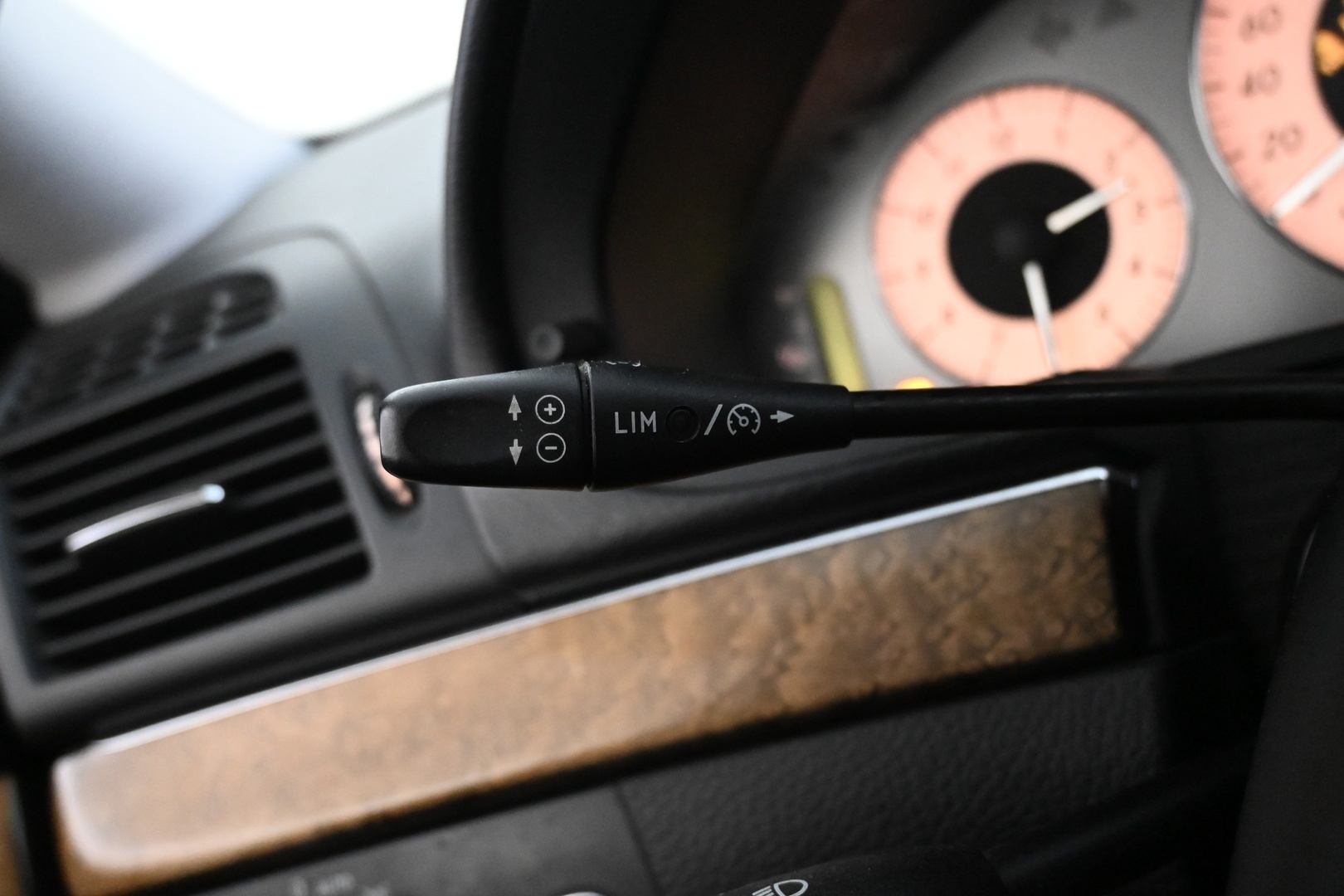 MERCEDES-BENZ E 2007