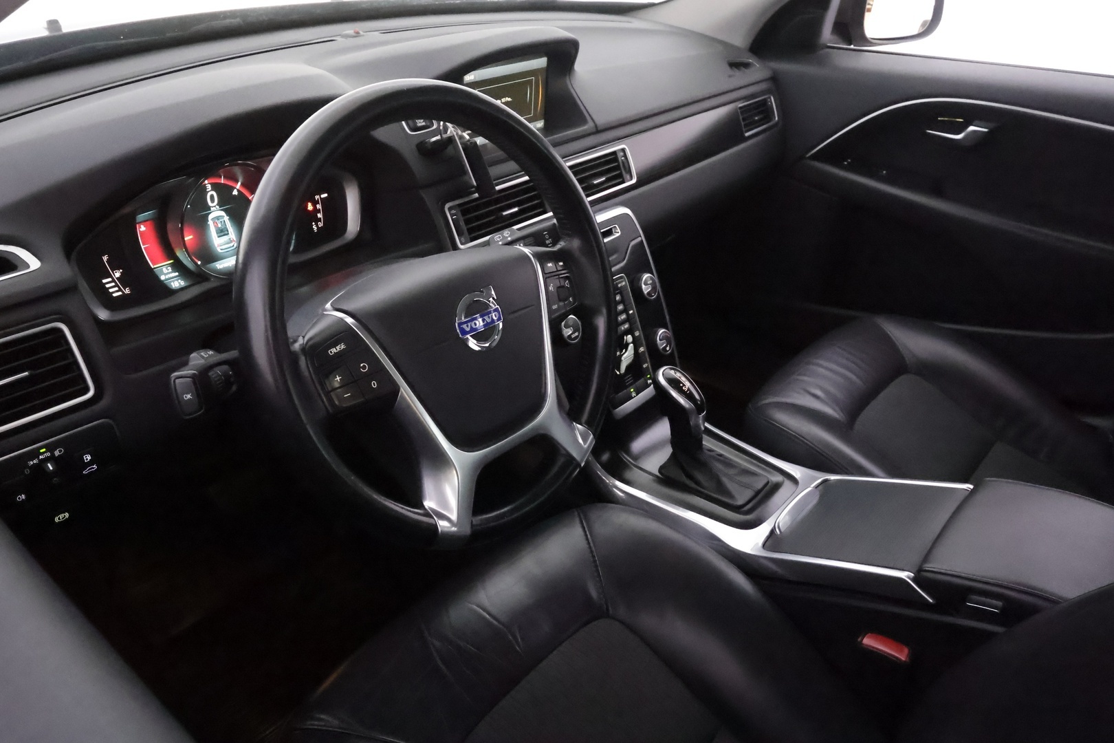 VOLVO V70 2014