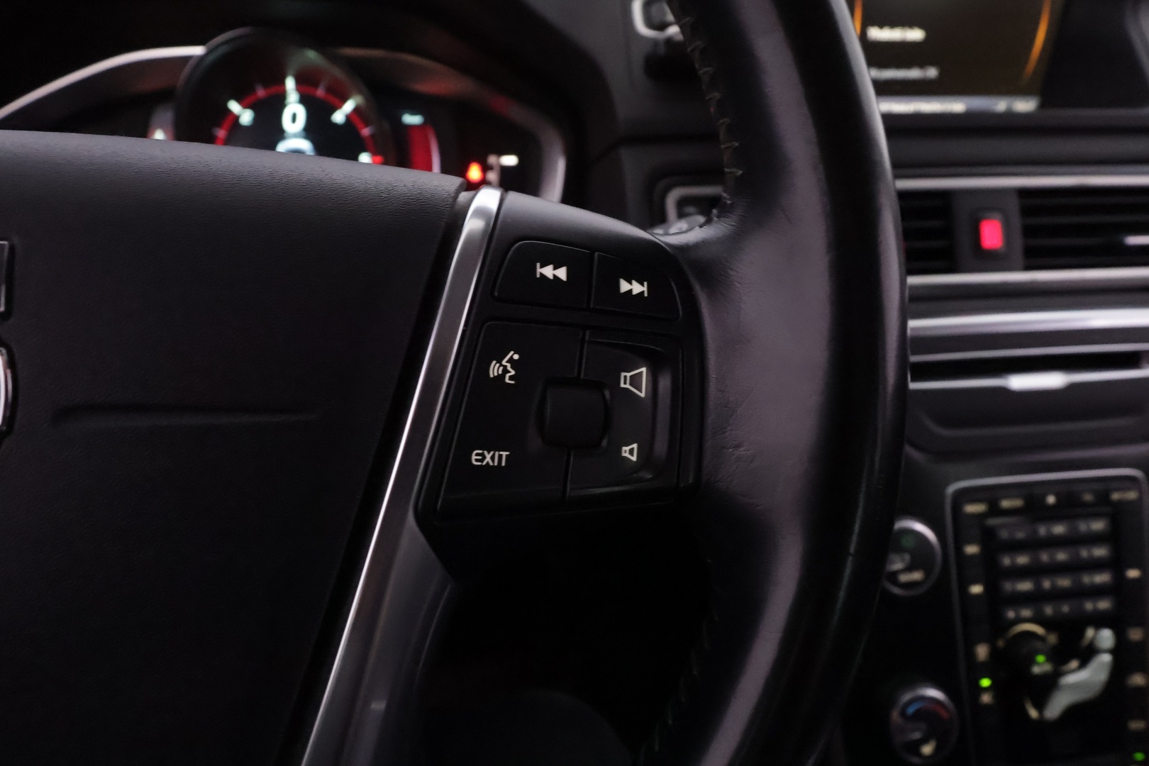 VOLVO V70 2014
