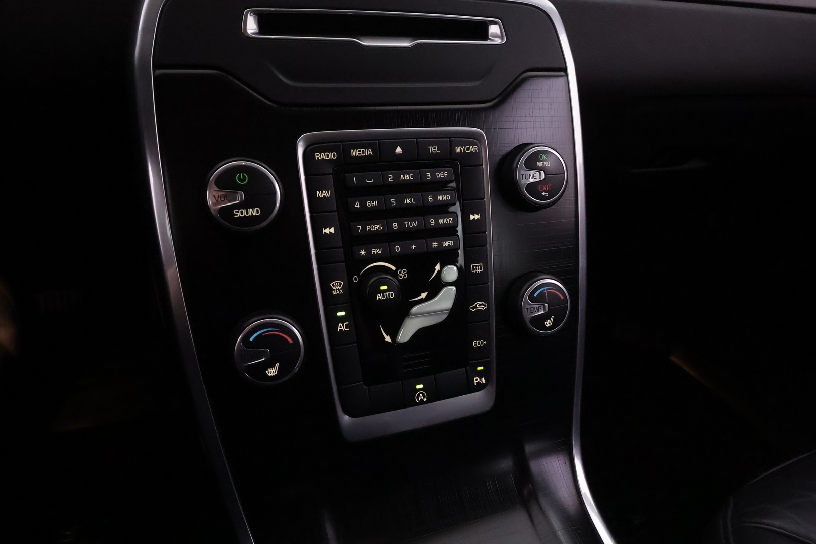 VOLVO V70 2014