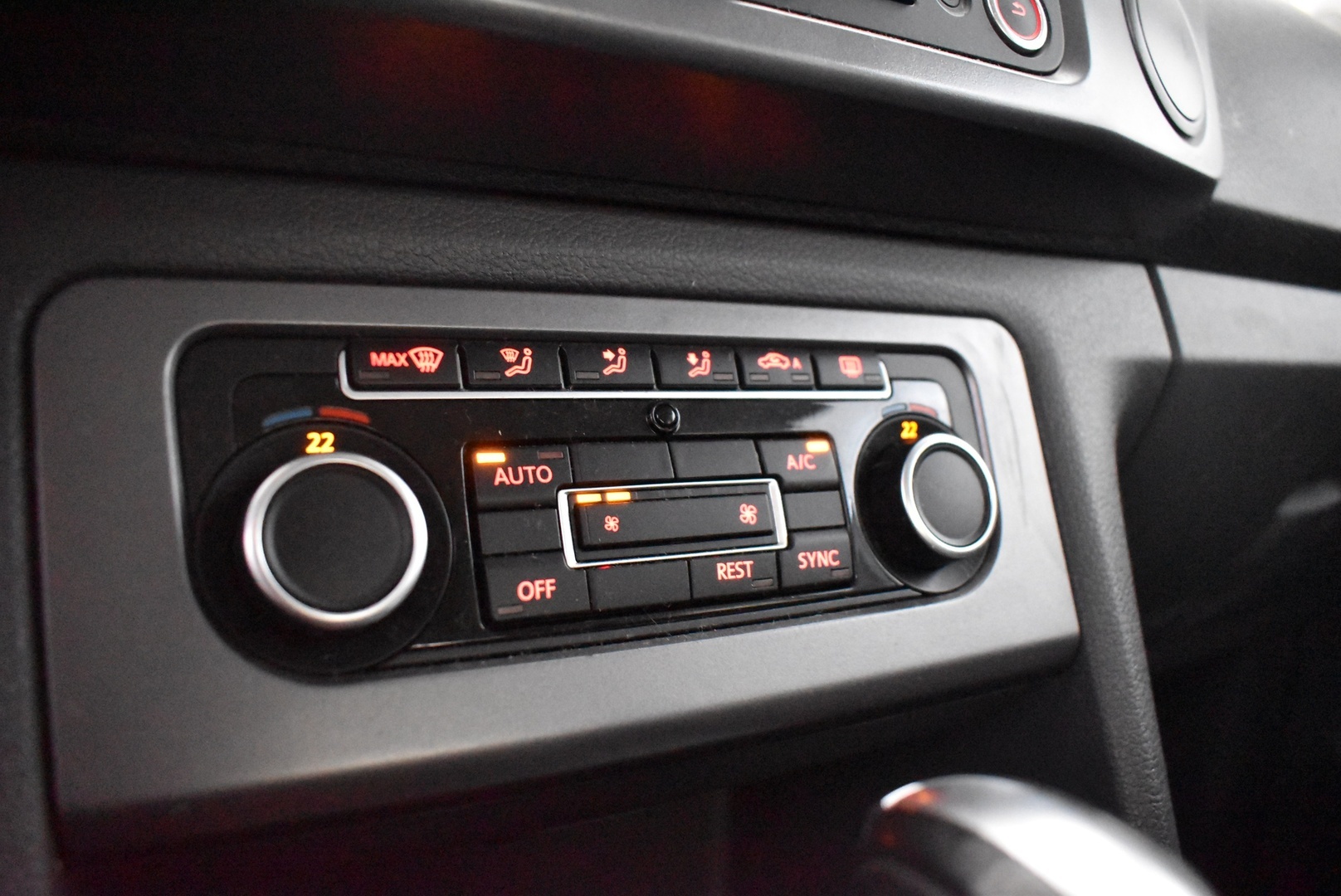 VOLKSWAGEN Amarok 2014