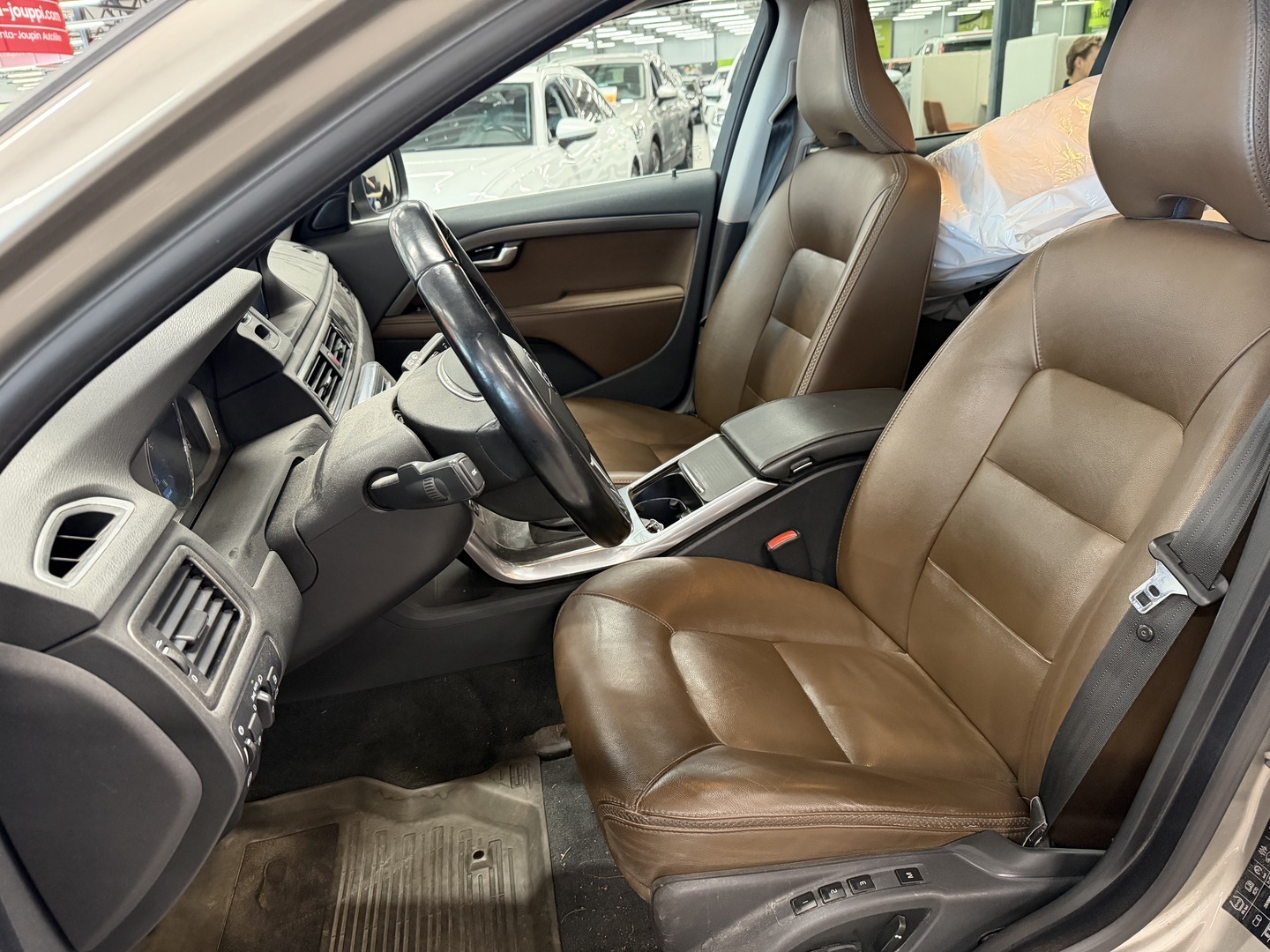 VOLVO XC70 2015