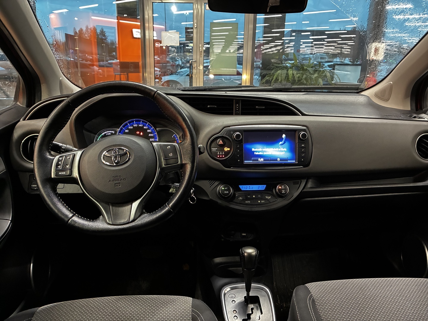 TOYOTA Yaris 2016