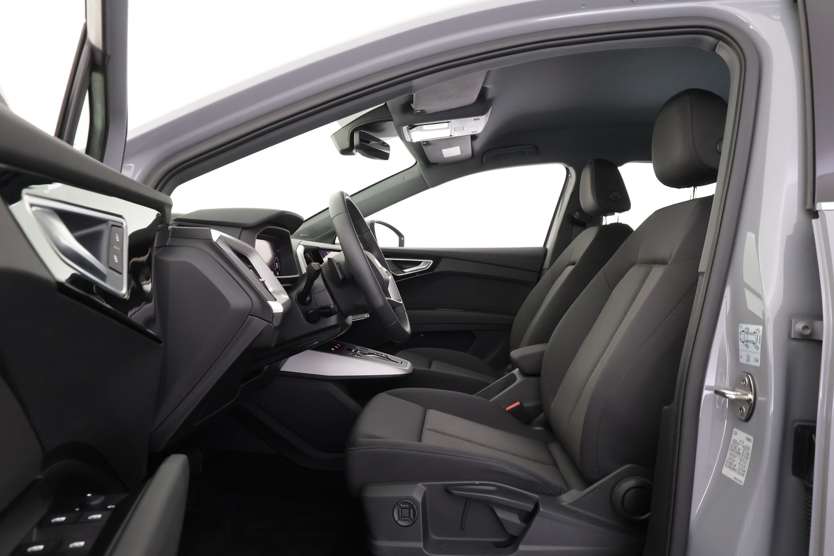 AUDI Q4 e-tron 2025