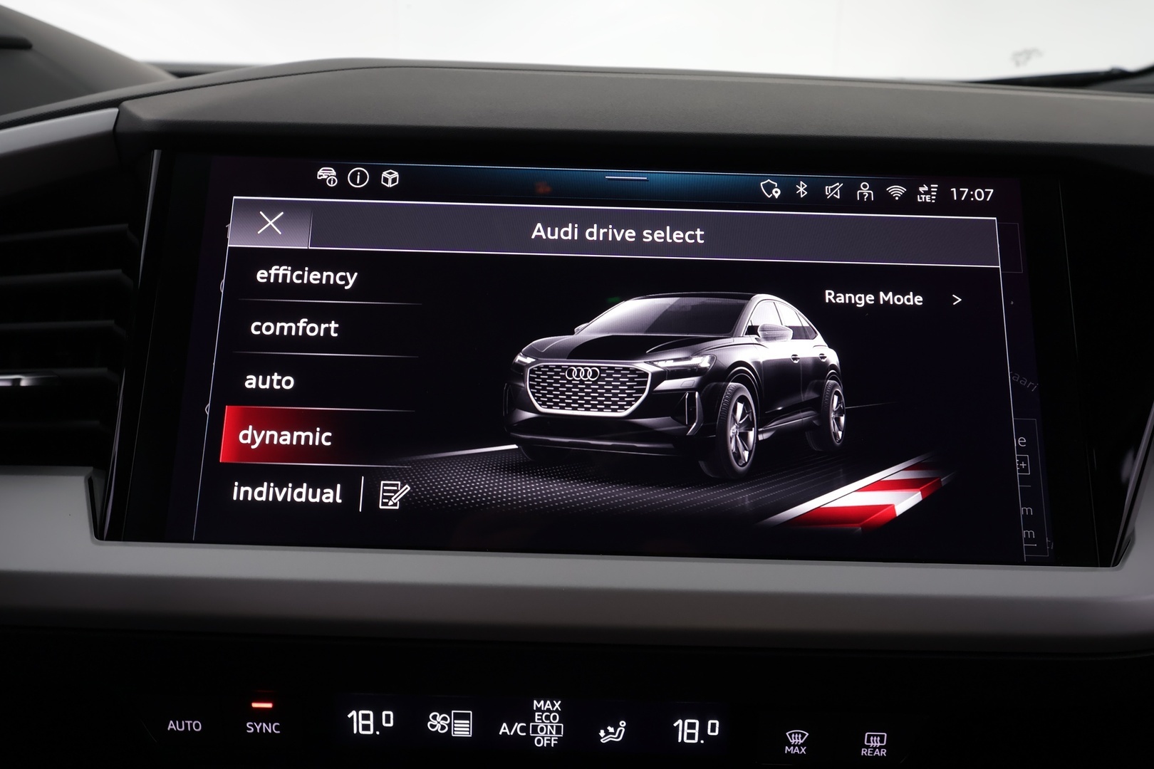 AUDI Q4 e-tron 2025