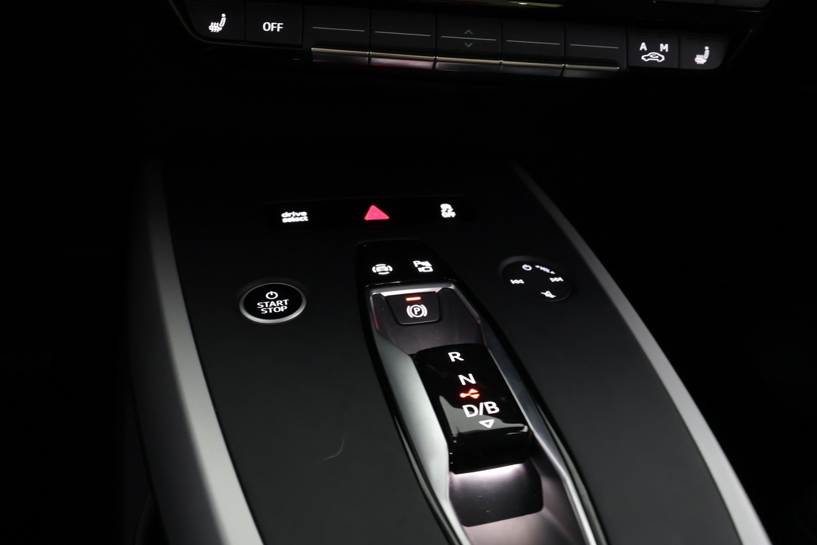 AUDI Q4 e-tron 2025