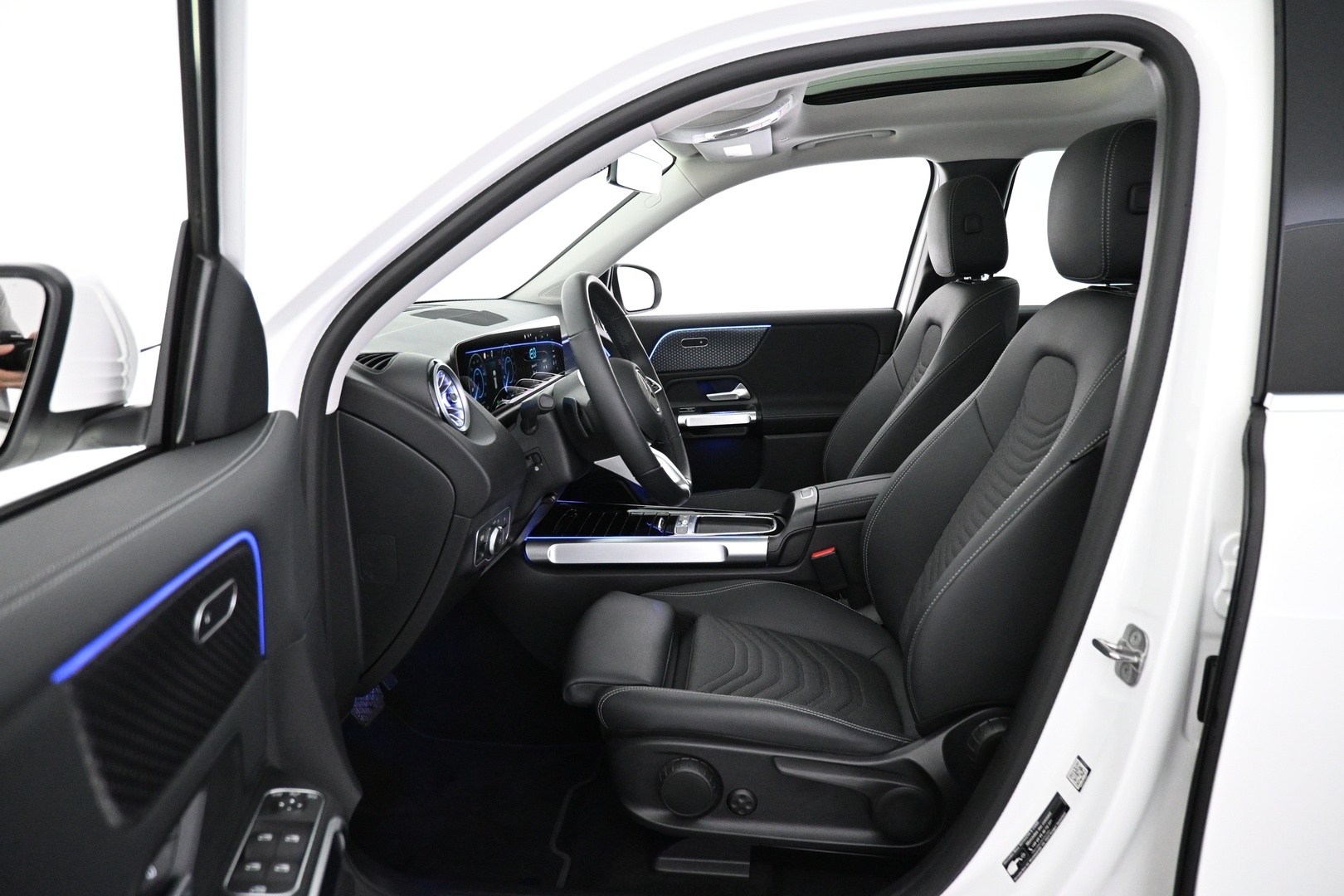 MERCEDES-BENZ EQB 2025