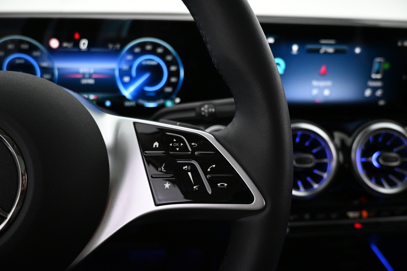 MERCEDES-BENZ EQB 2025