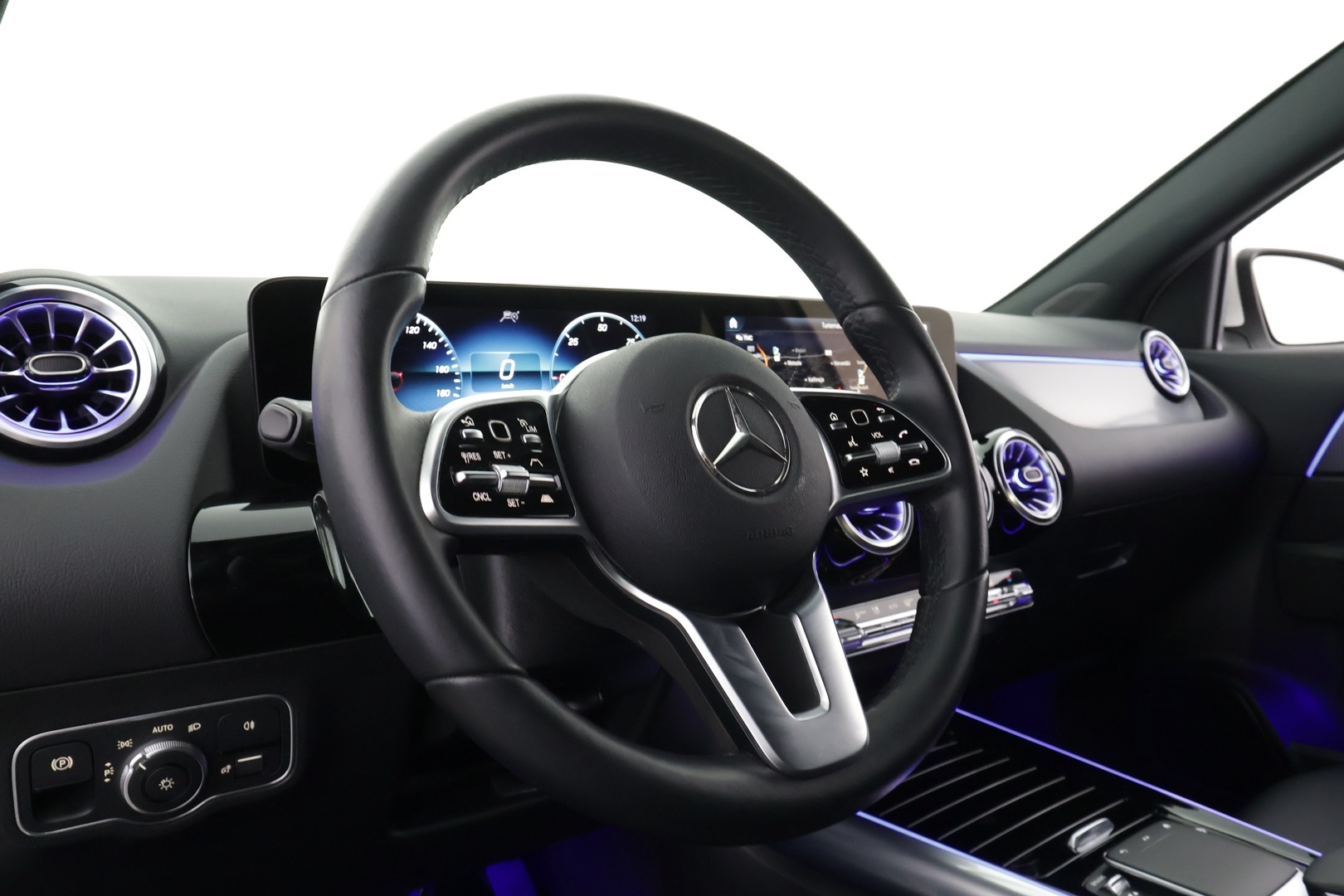 MERCEDES-BENZ EQA 2023