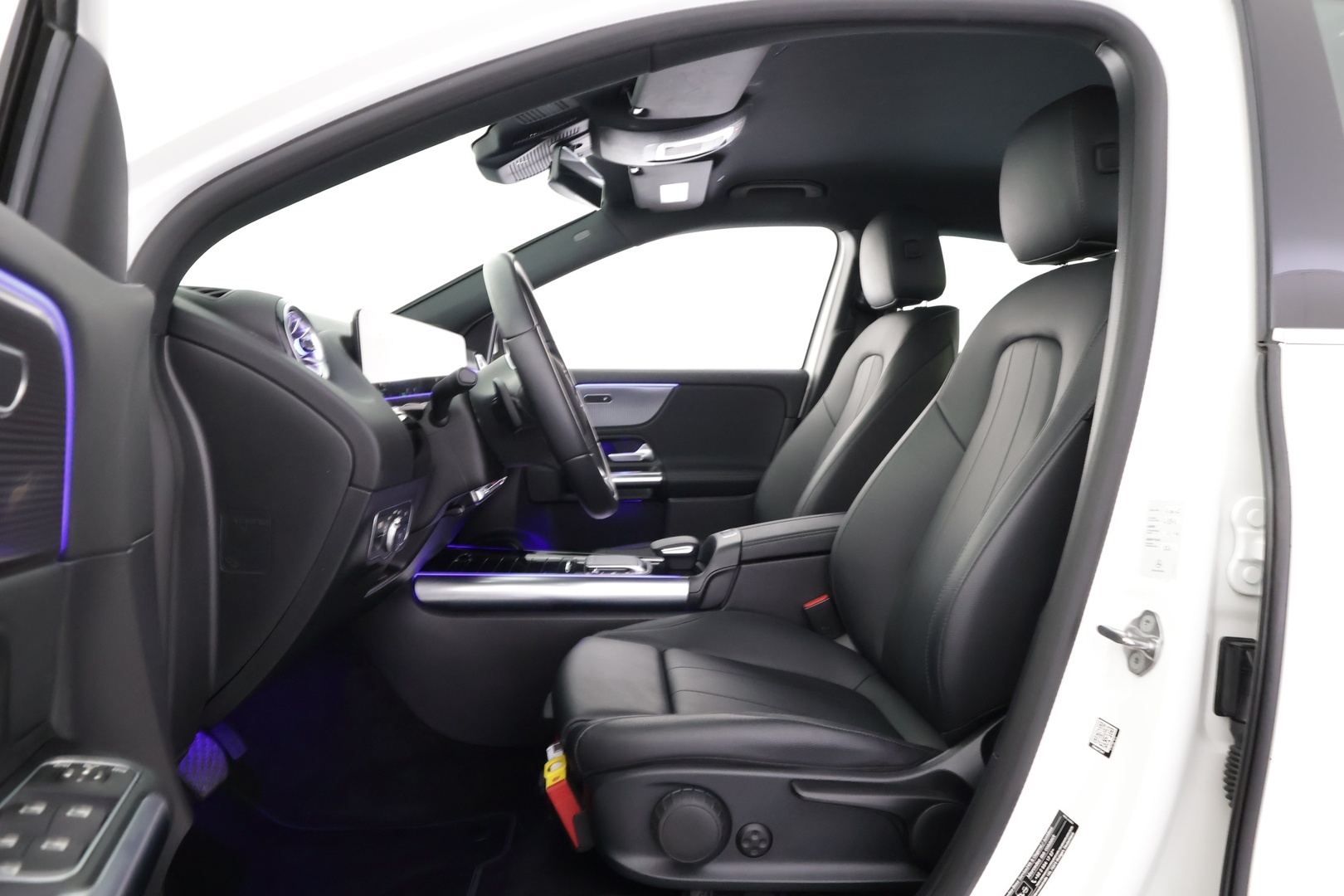 MERCEDES-BENZ EQA 2023