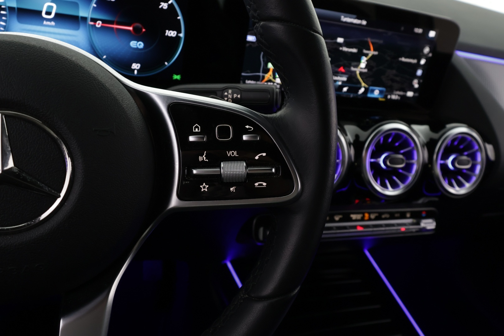 MERCEDES-BENZ EQA 2023