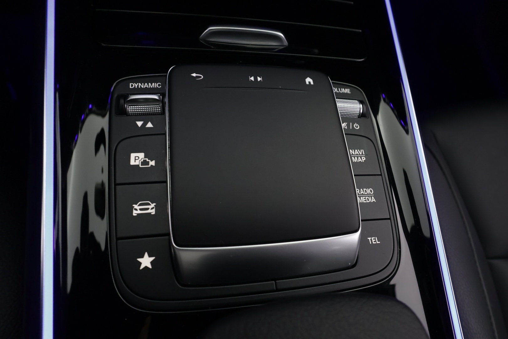 MERCEDES-BENZ EQA 2023