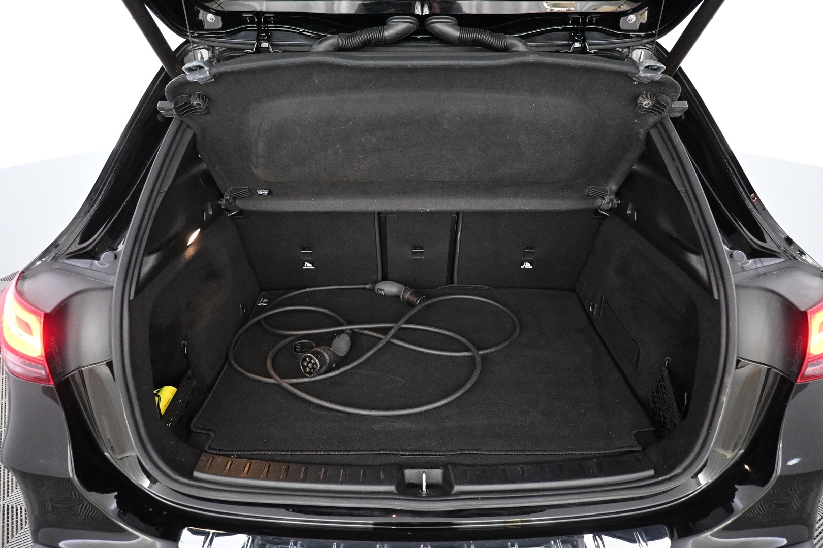 MERCEDES-BENZ EQA 2023