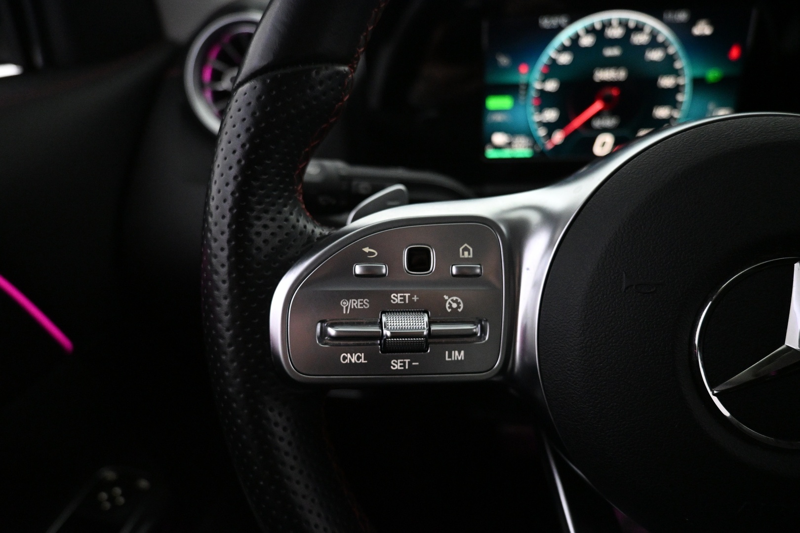 MERCEDES-BENZ EQA 2023