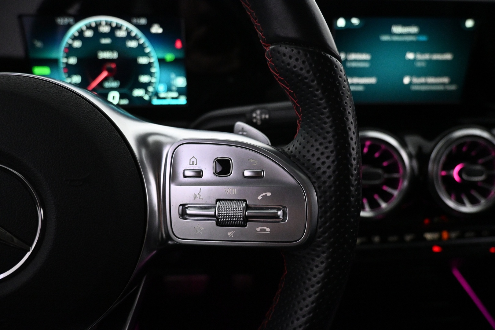 MERCEDES-BENZ EQA 2023