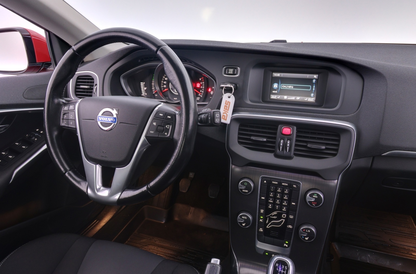 VOLVO V40 2015