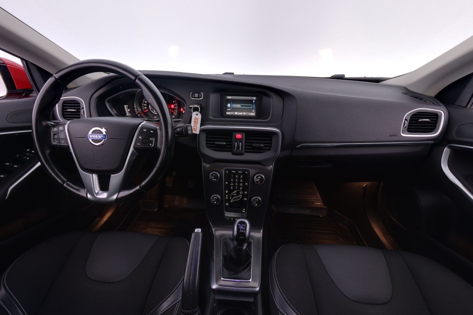 VOLVO V40 2015