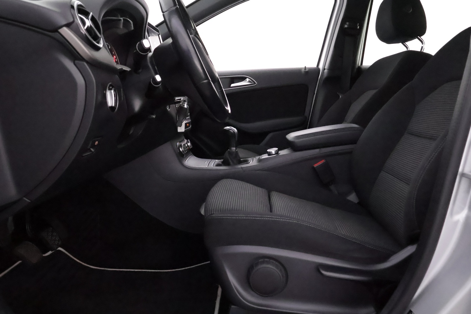 MERCEDES-BENZ B 2016