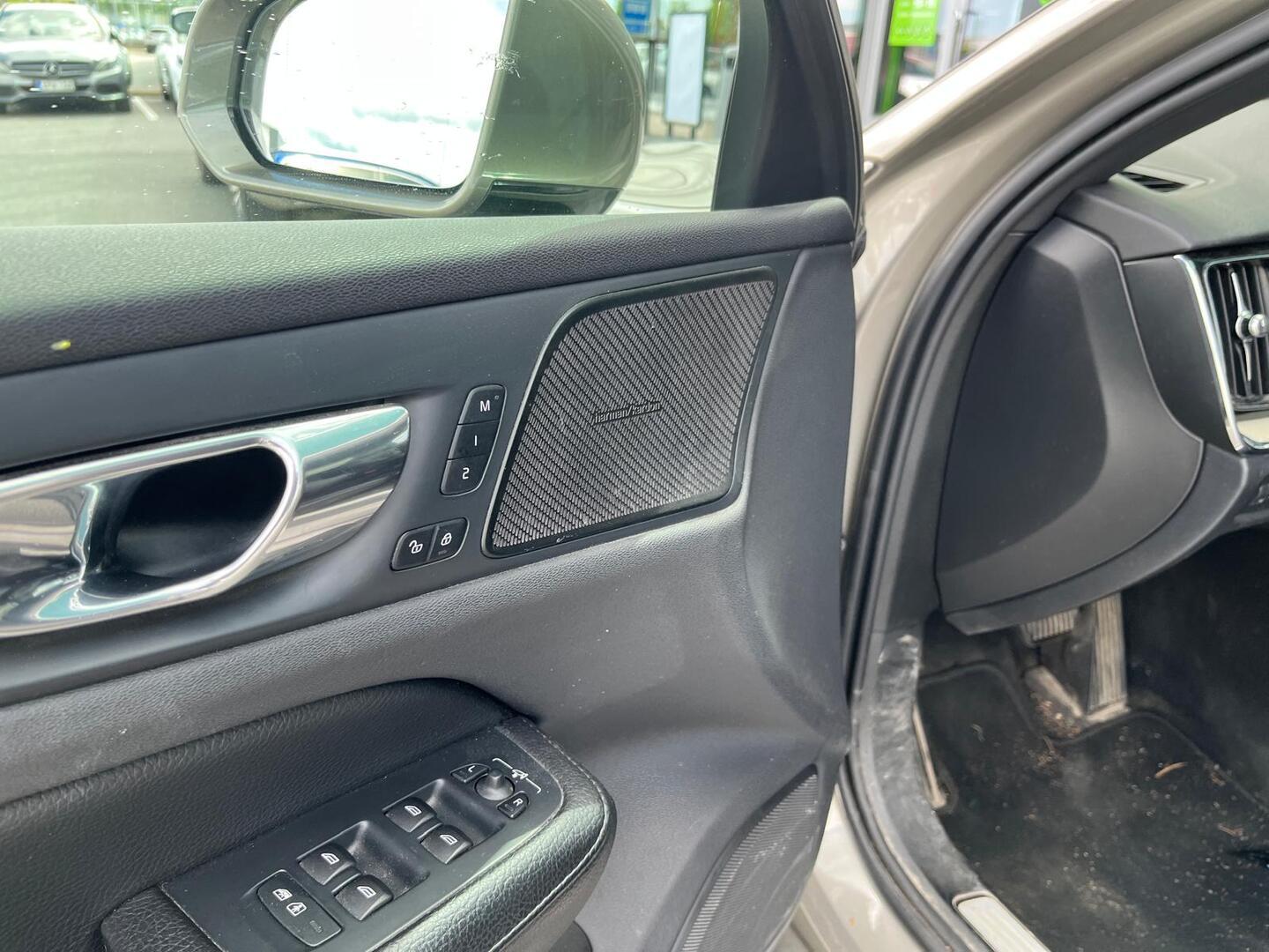 VOLVO V60 2019