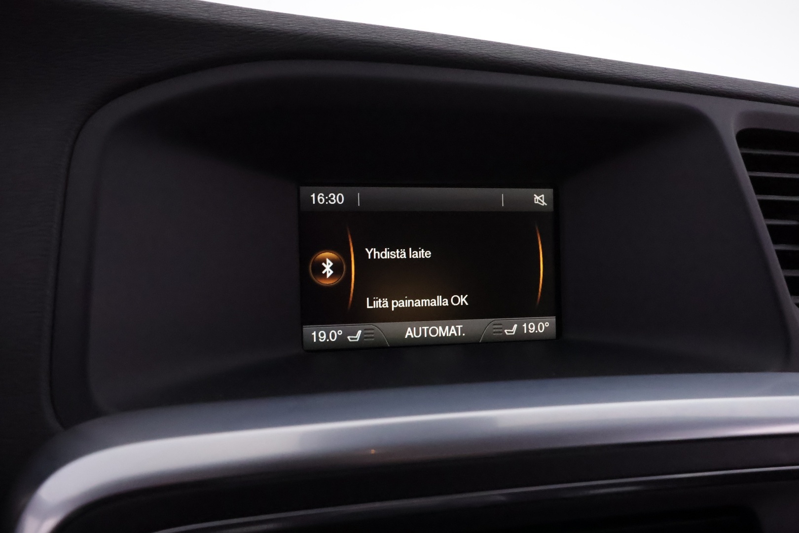VOLVO V60 Cross Country 2016