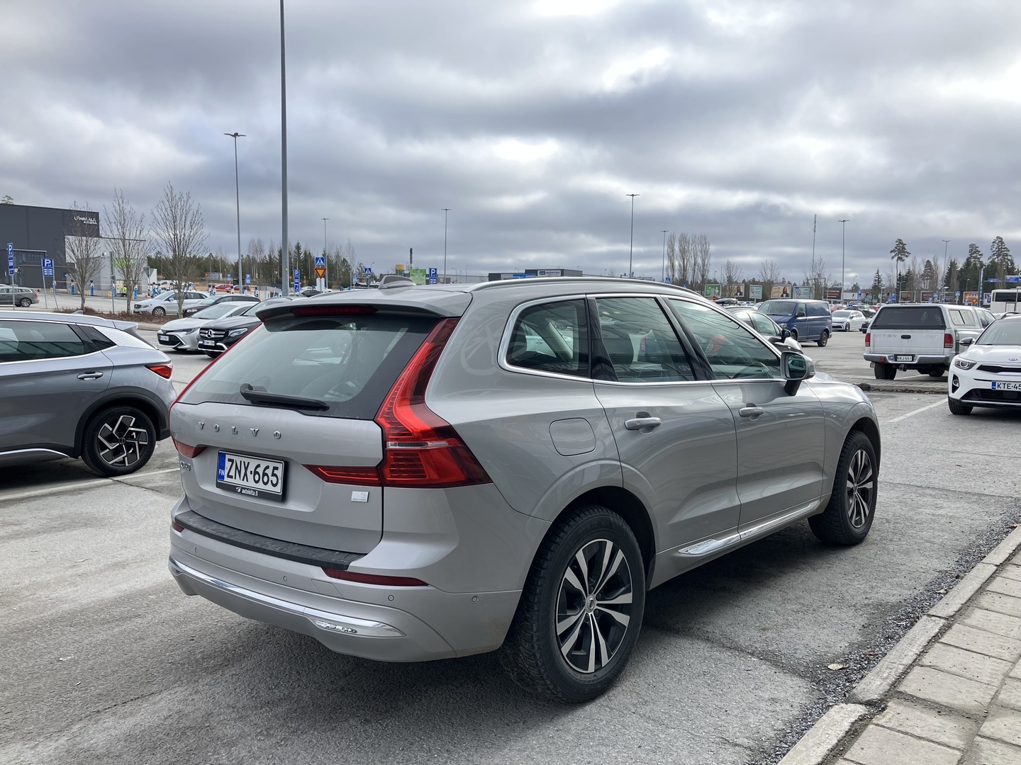 VOLVO XC60 2022