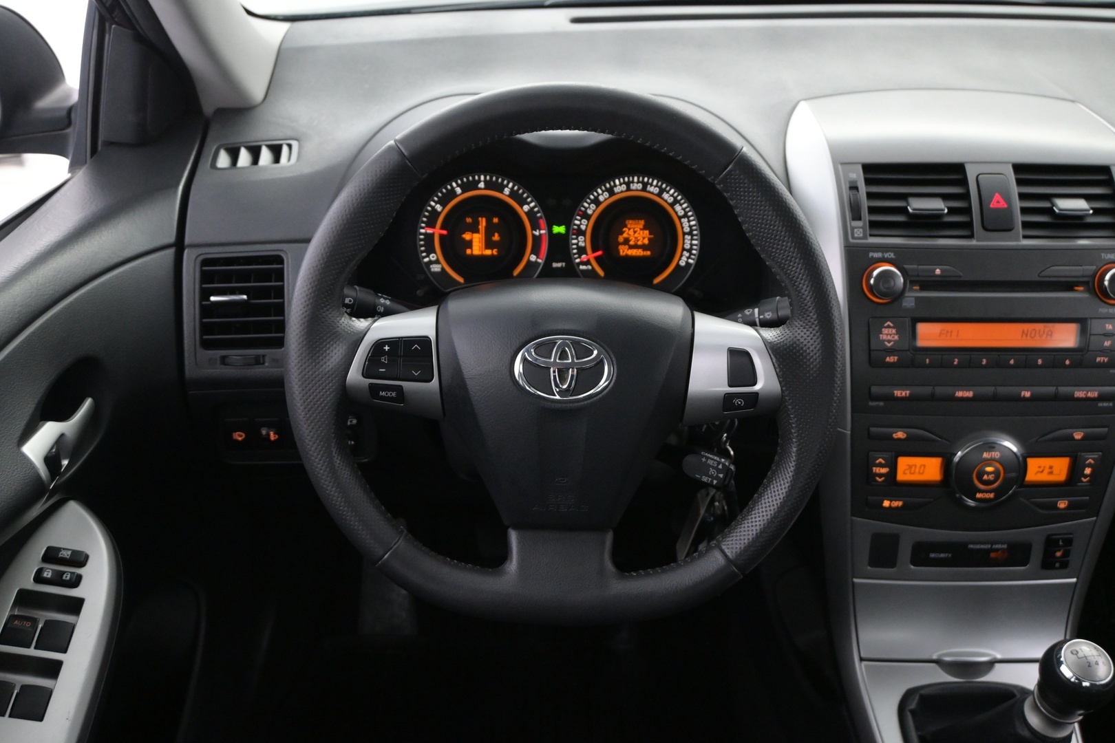 TOYOTA Corolla 2012