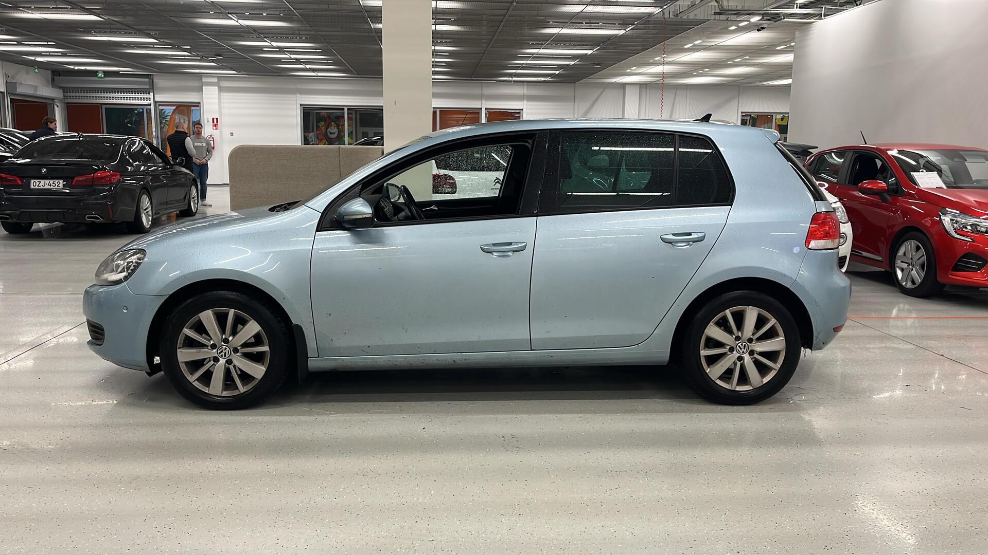 VOLKSWAGEN Golf 2012