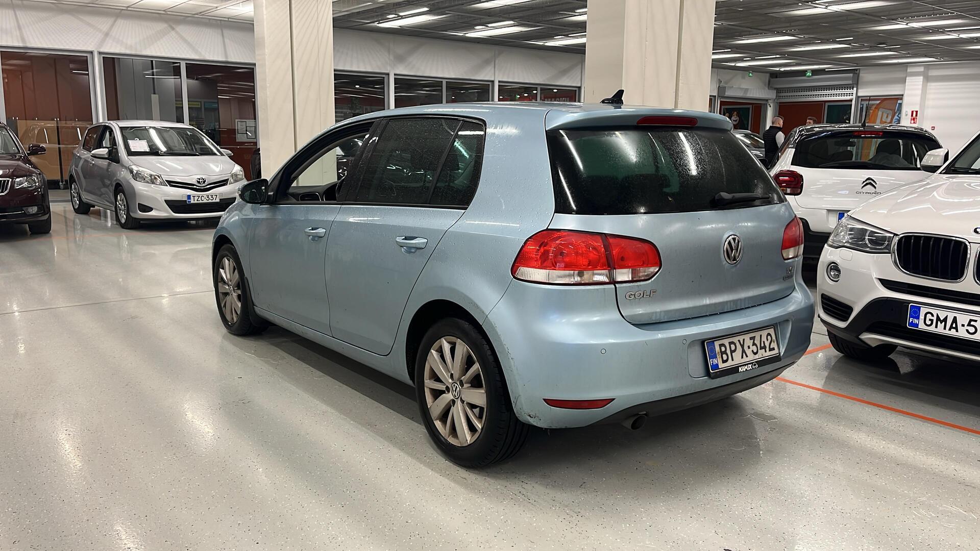 VOLKSWAGEN Golf 2012