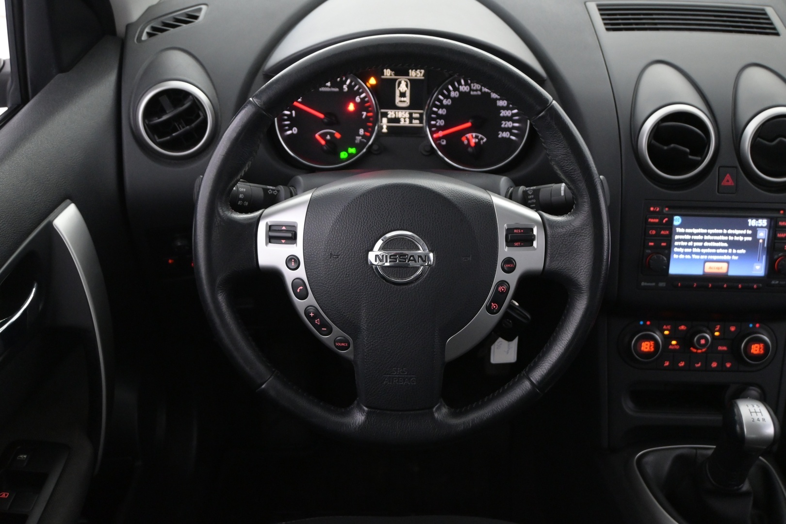 NISSAN Qashqai 2012