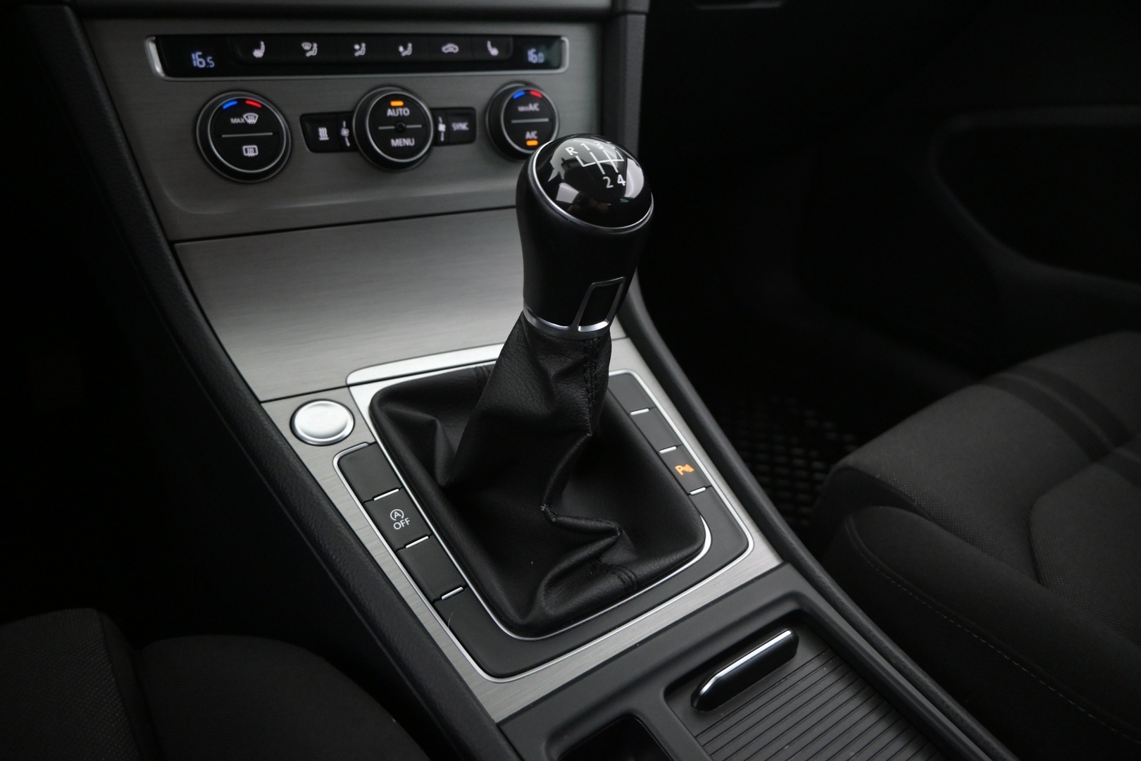VOLKSWAGEN Golf 2015