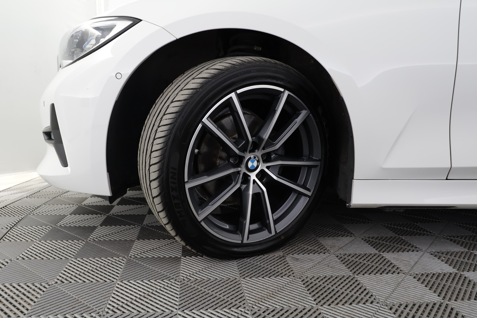 BMW 320 2019