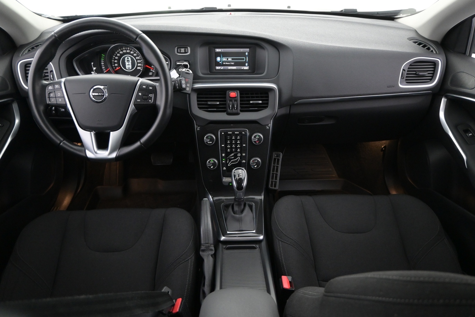 VOLVO V40 2017