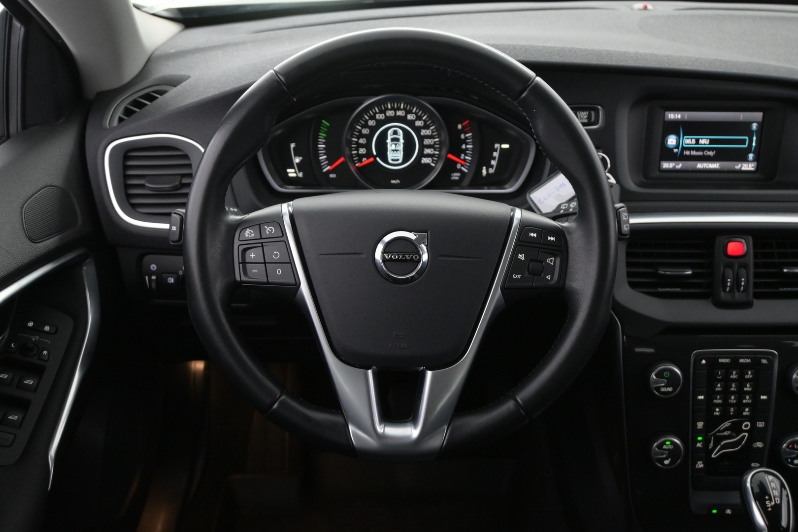 VOLVO V40 2017