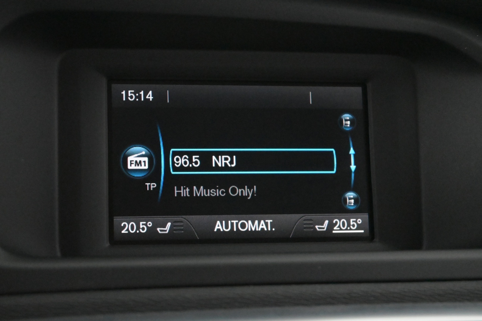 VOLVO V40 2017