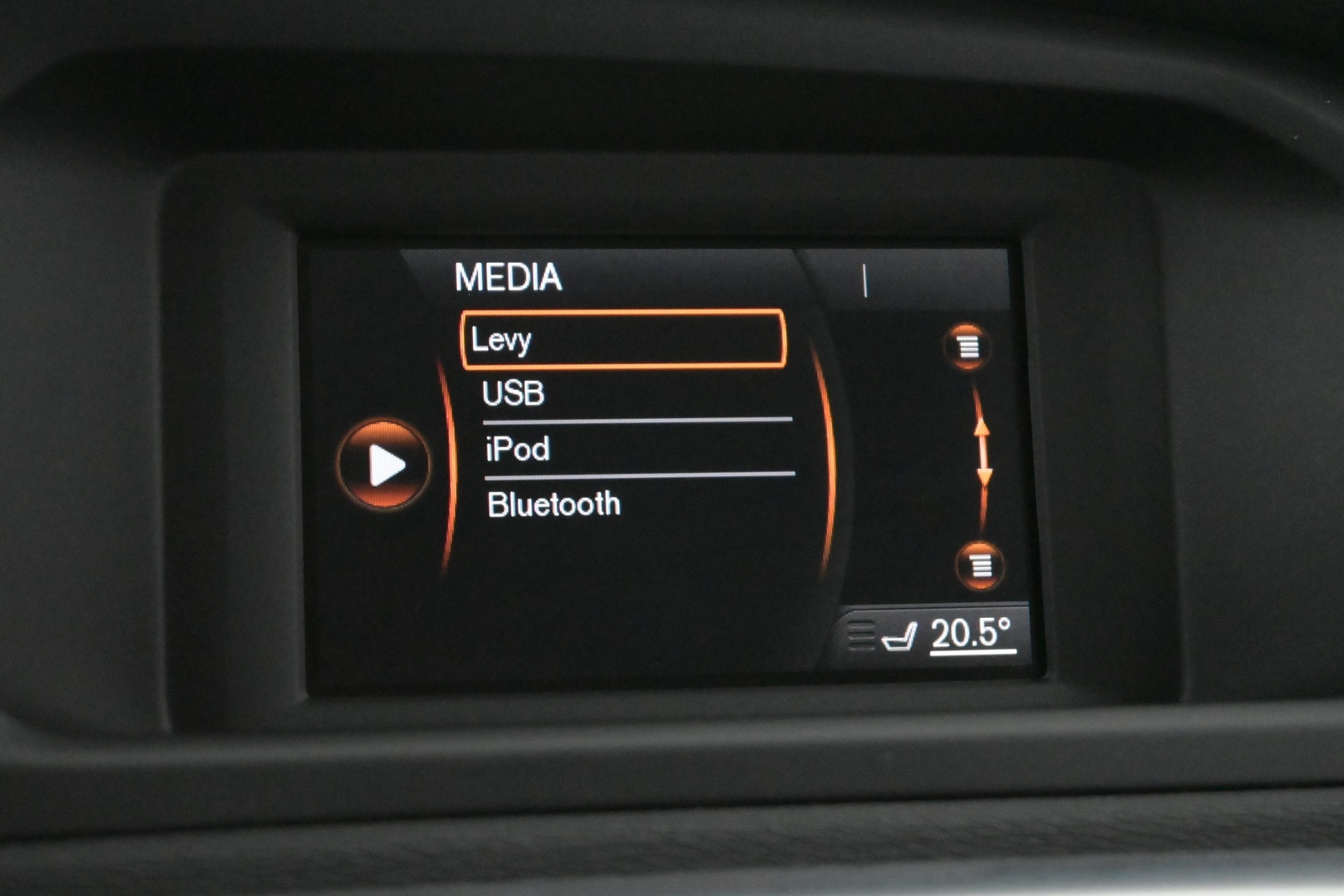 VOLVO V40 2017