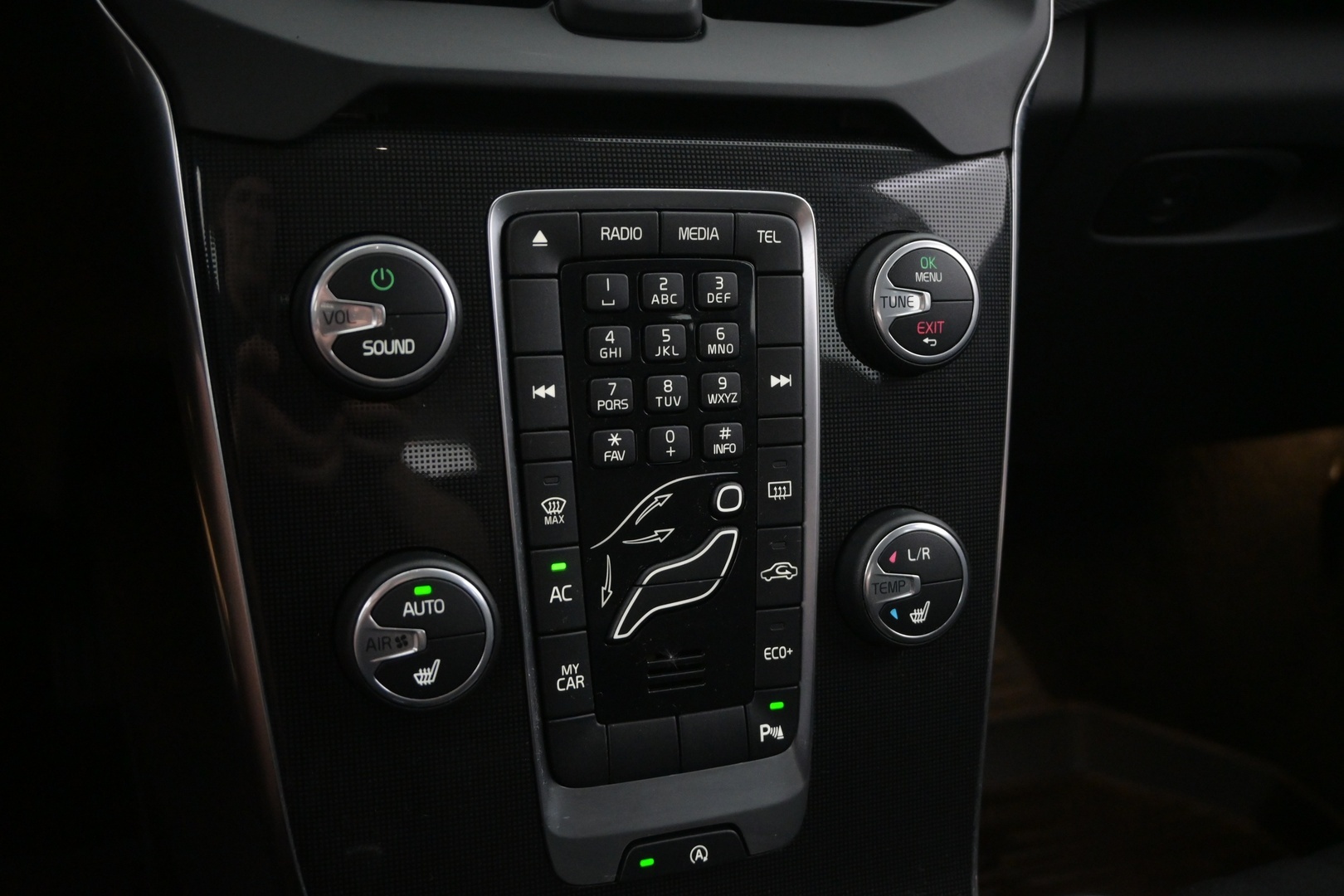 VOLVO V40 2017
