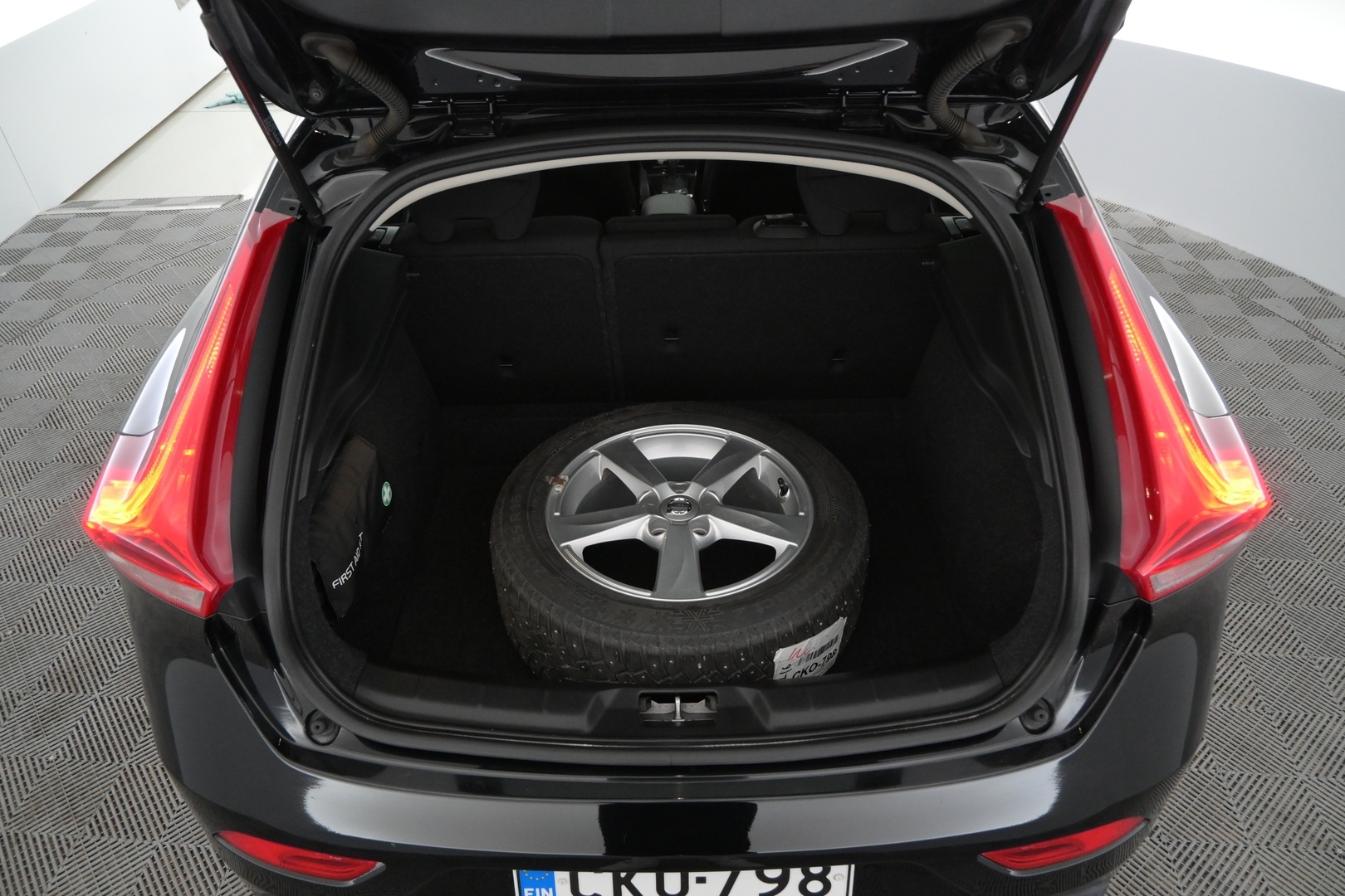 VOLVO V40 2017