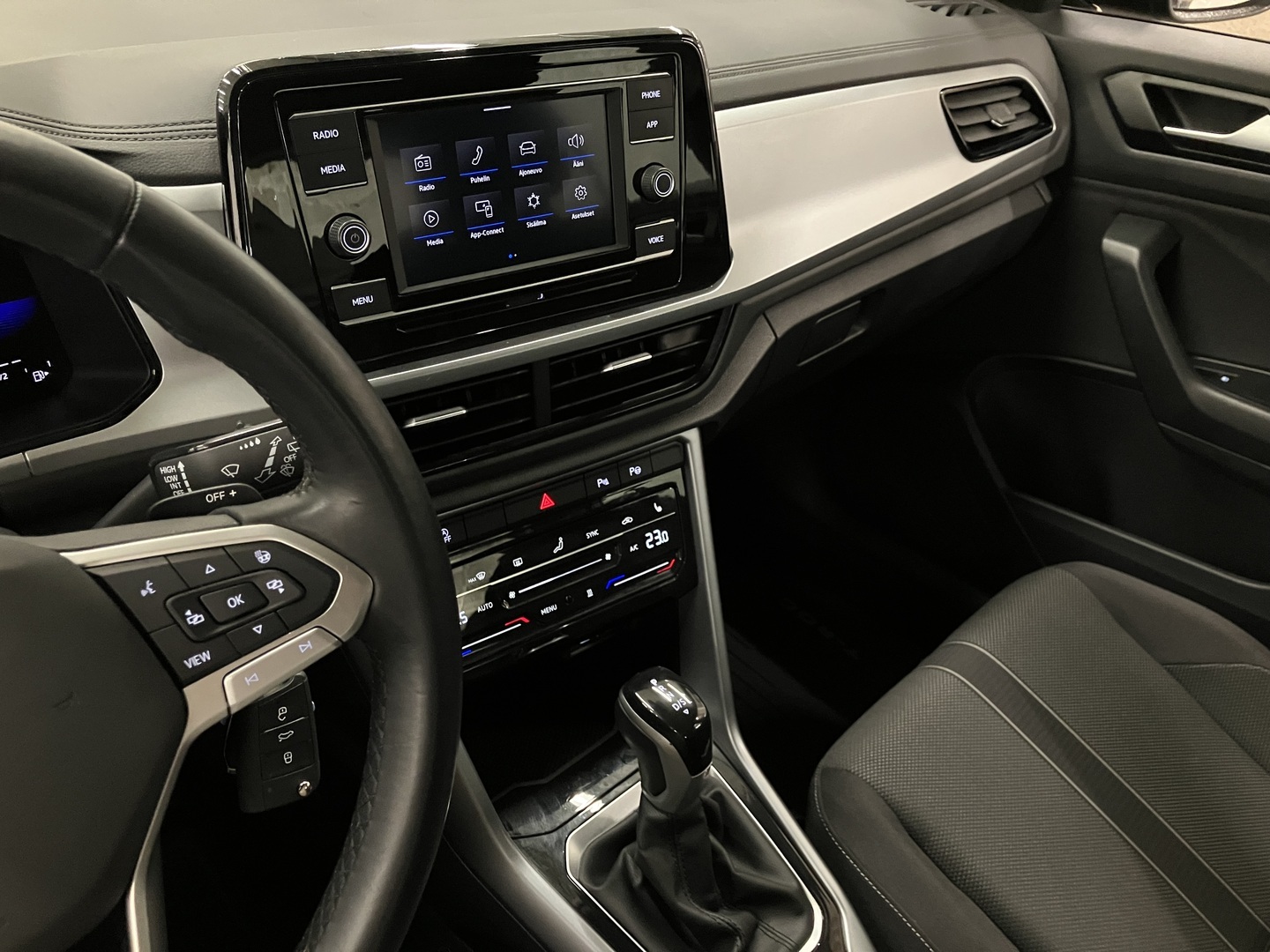 VOLKSWAGEN T-Roc 2024