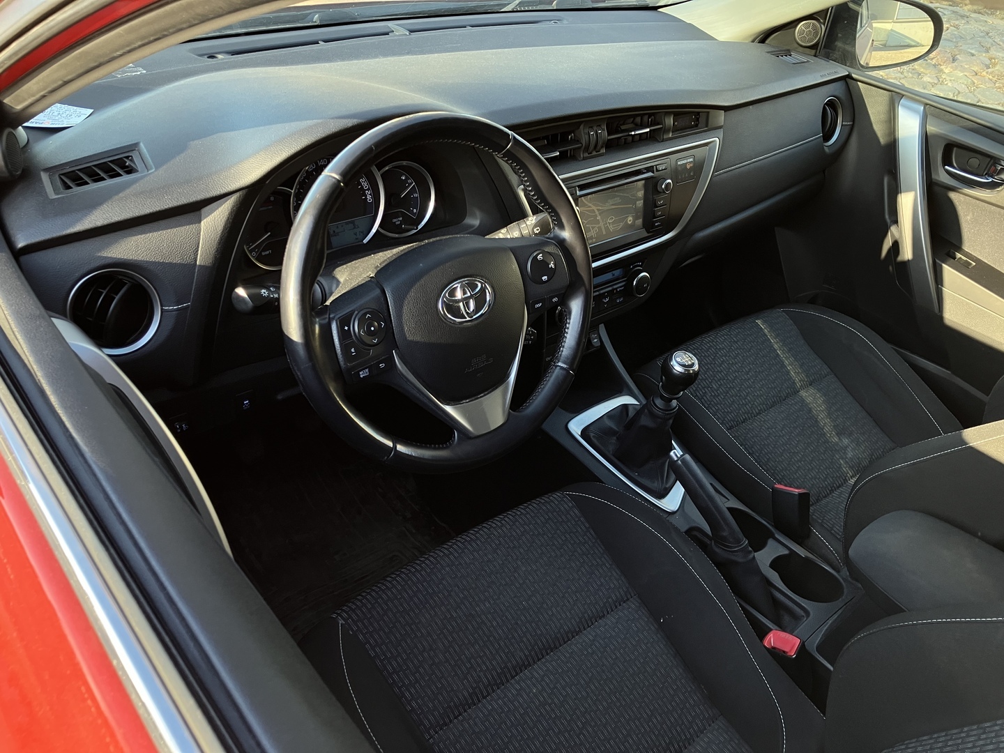TOYOTA Auris 2015