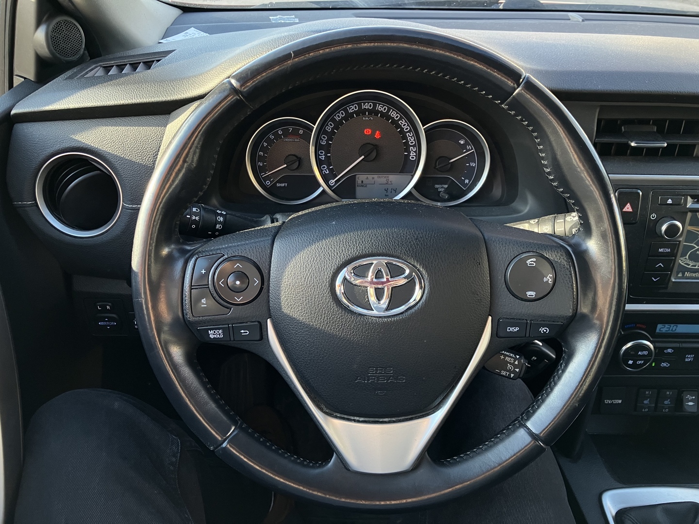 TOYOTA Auris 2015