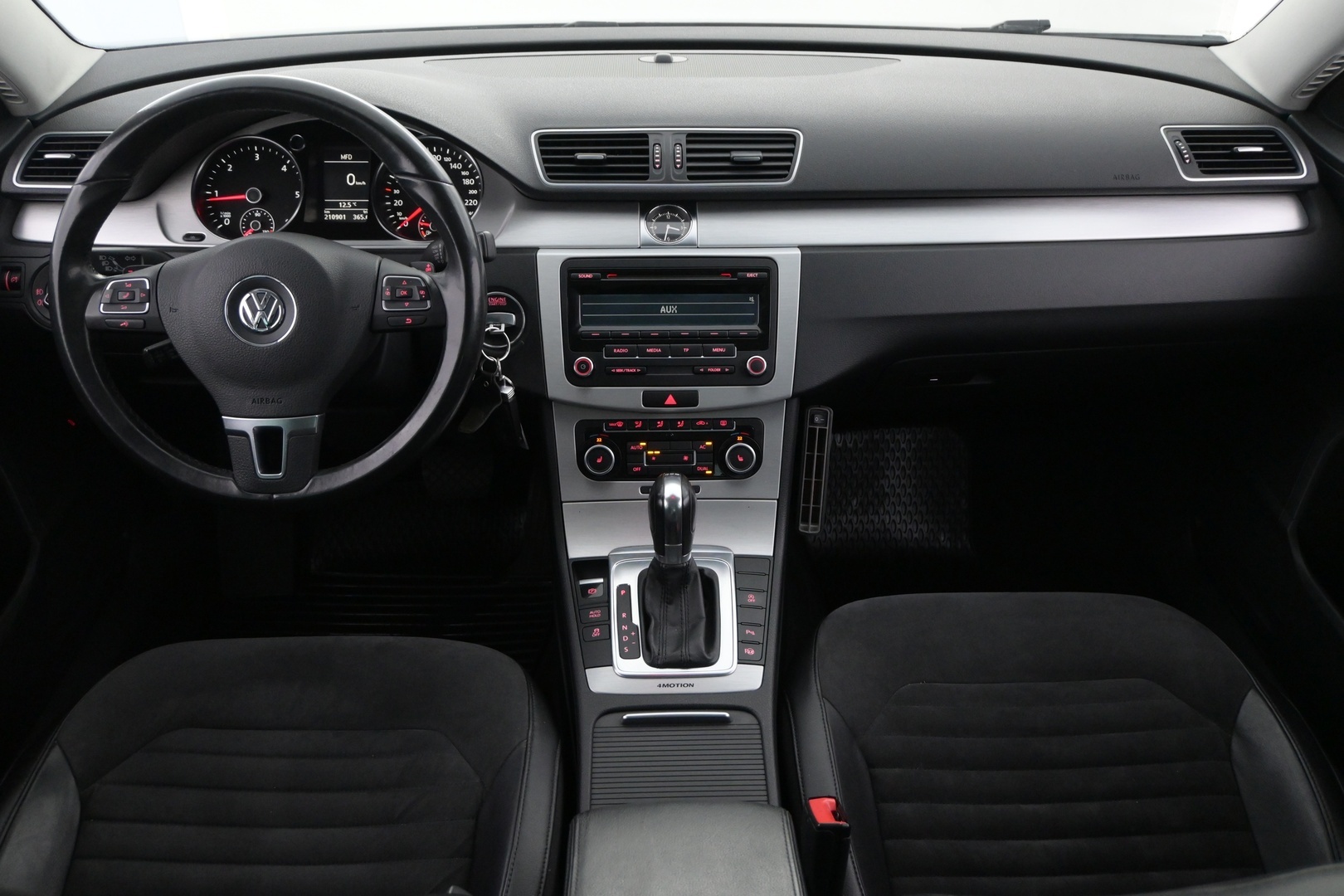 VOLKSWAGEN Passat 2012