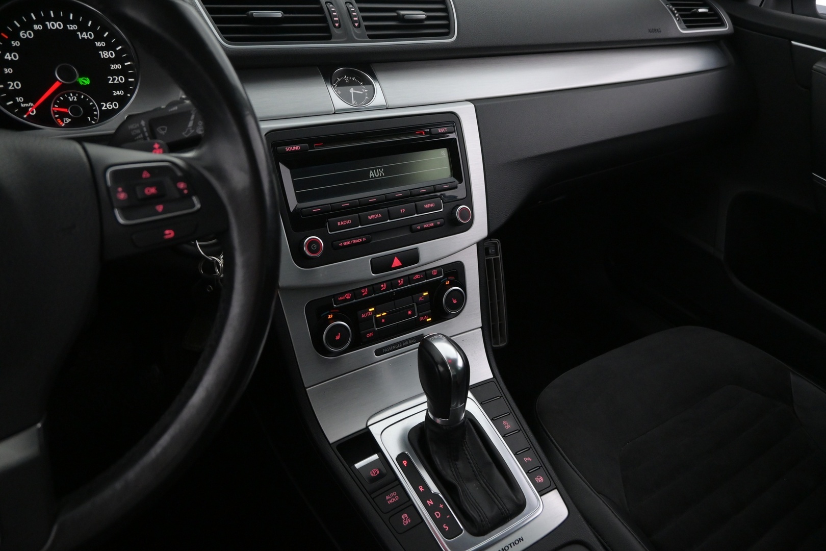 VOLKSWAGEN Passat 2012