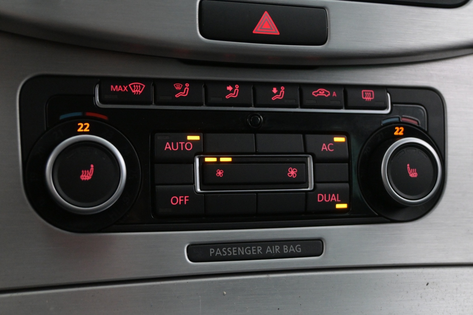 VOLKSWAGEN Passat 2012