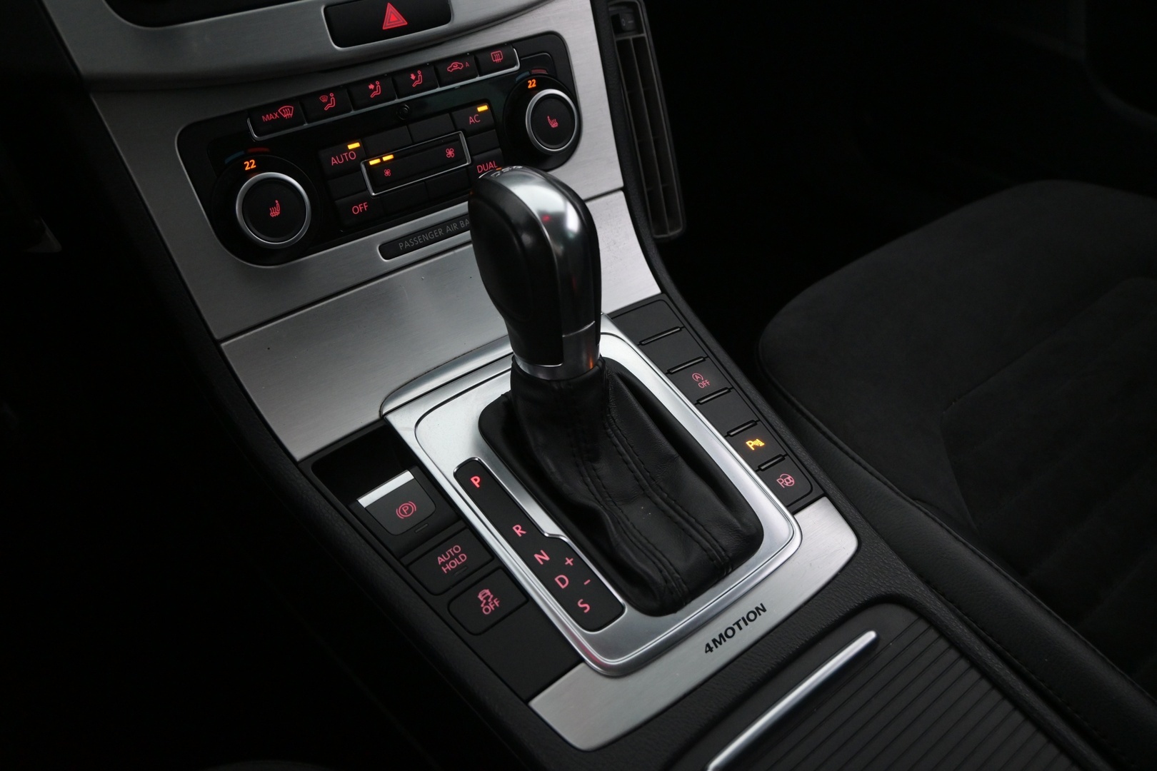 VOLKSWAGEN Passat 2012