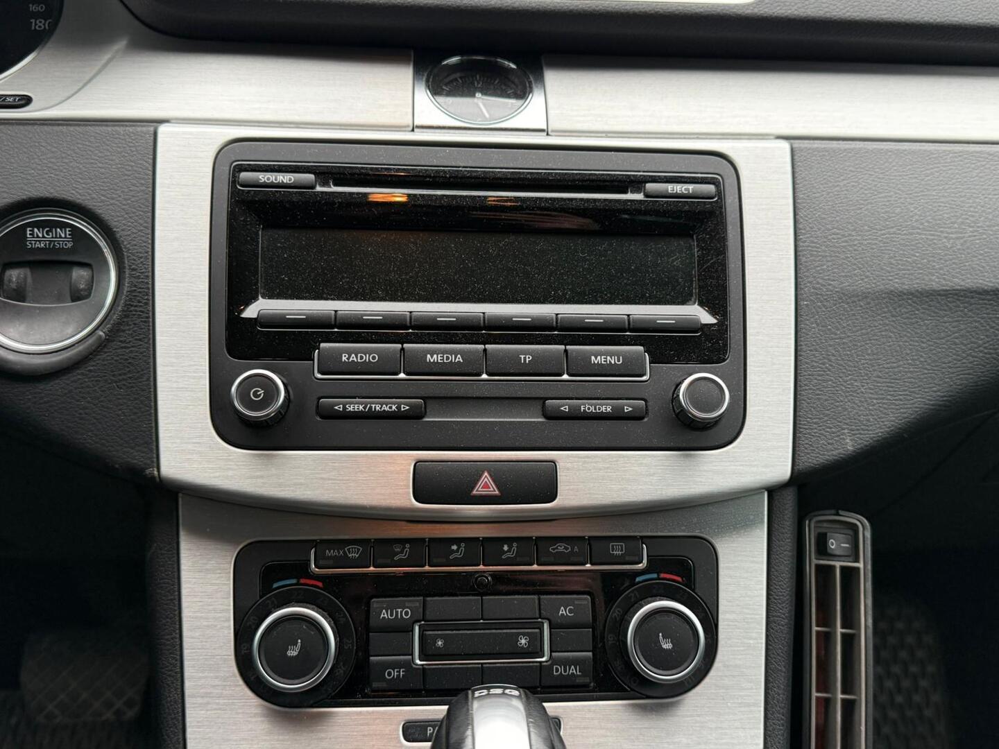 VOLKSWAGEN Passat 2012