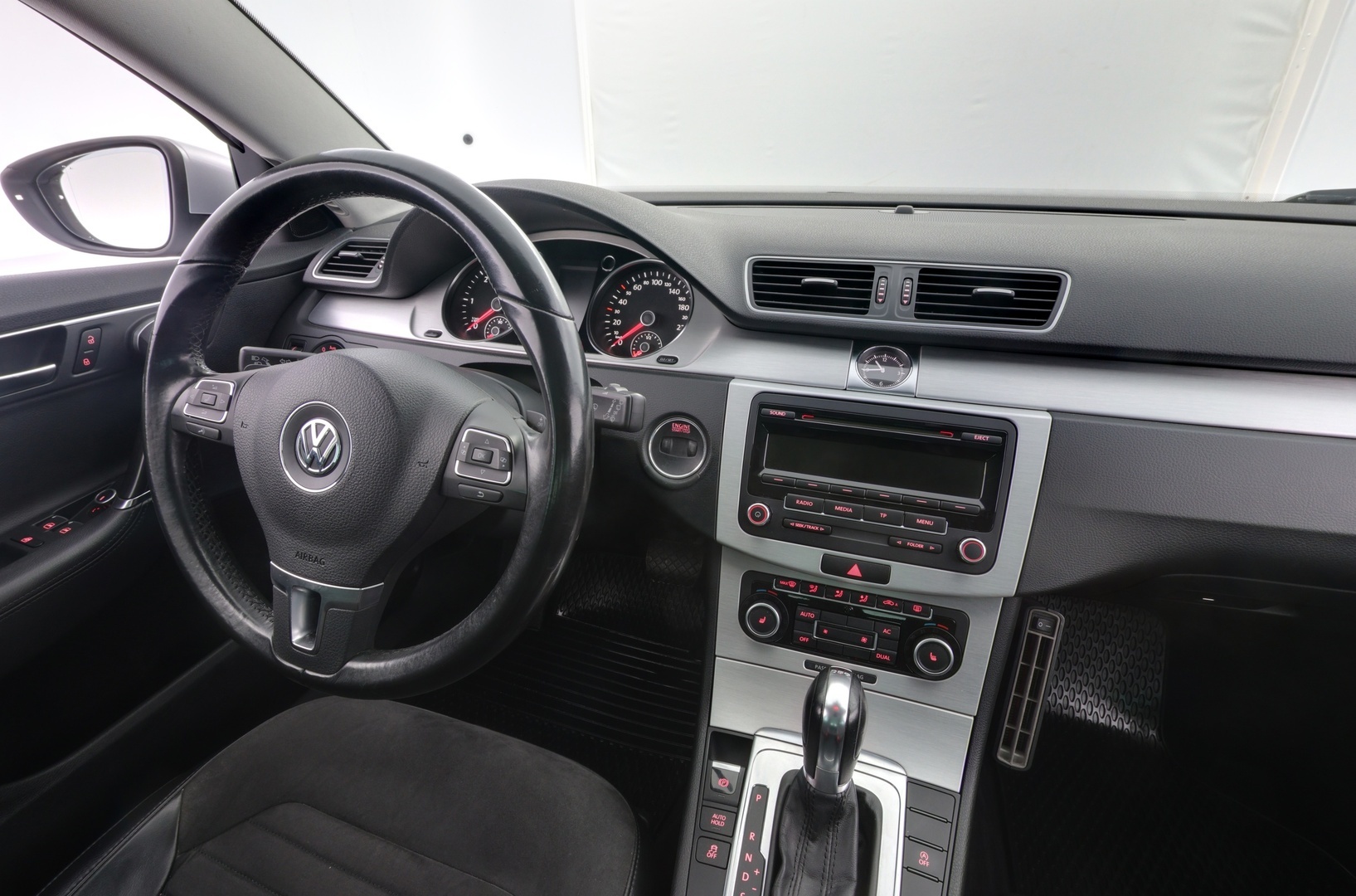 VOLKSWAGEN Passat 2012