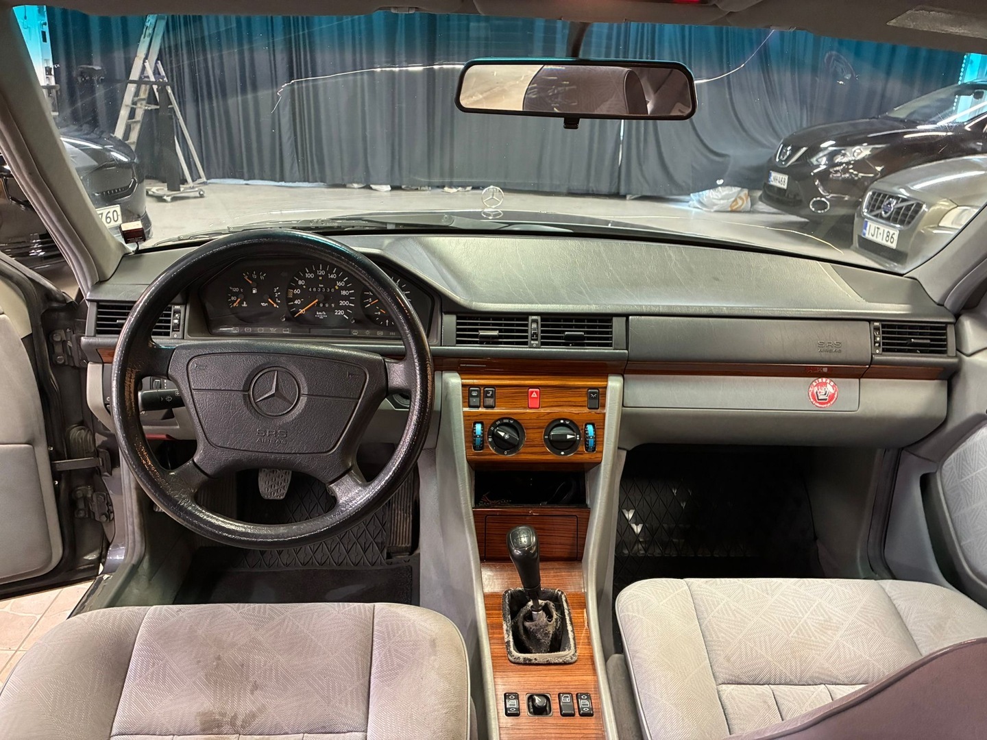 MERCEDES-BENZ E 1995